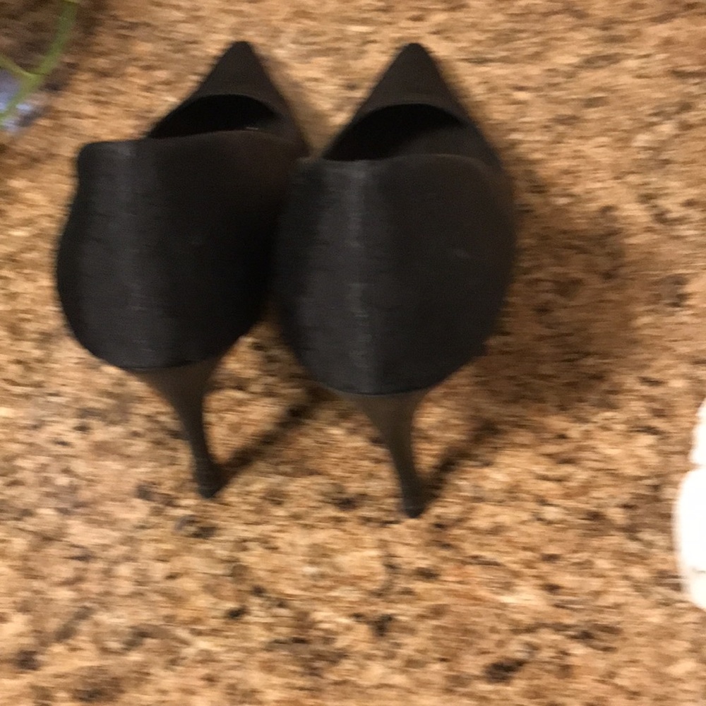 Gucci Classic Pointed Toe Black Women's Pumps - Picture 3 of 8